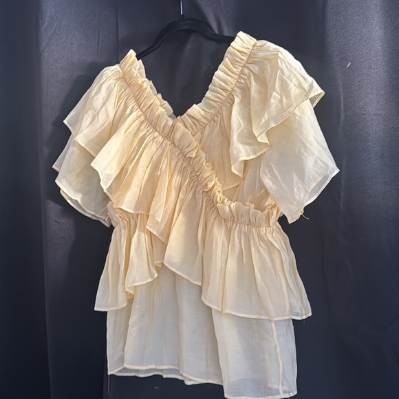 POL flowey tiered Ruffled Yellow Top size Small - Picture 3 of 4